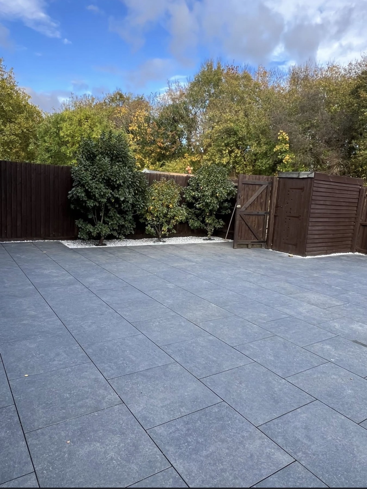 Porcelain patio with planted border